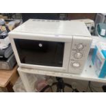 A WHITE SANYO MICROWAVE OVEN
