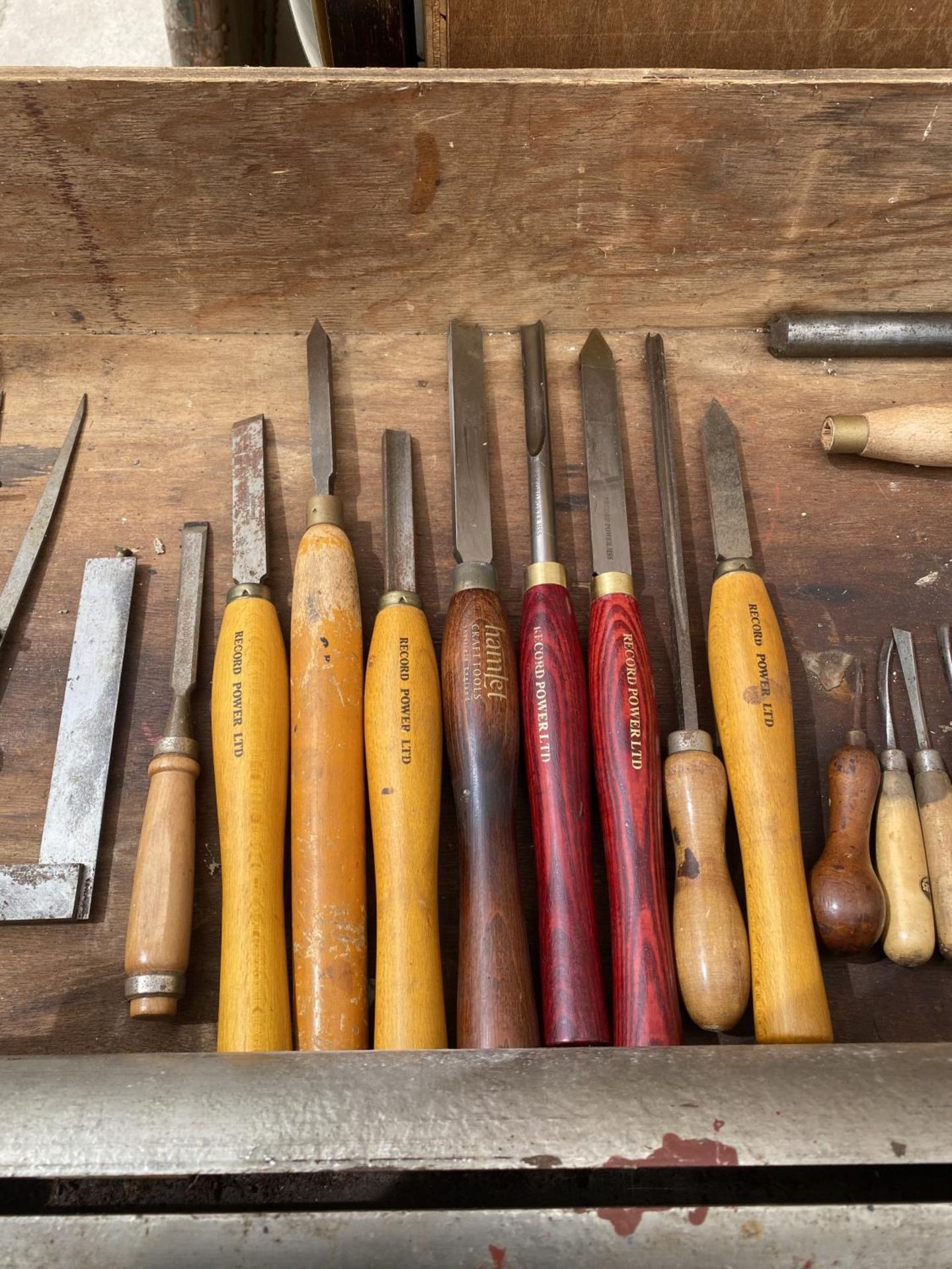 A MYFORD ML8 WOODTURNING LATHE WITH LARGE MOTOR, A LARGE ASSORTMENT OF WOOD TURNING CHISELS AND - Image 8 of 13