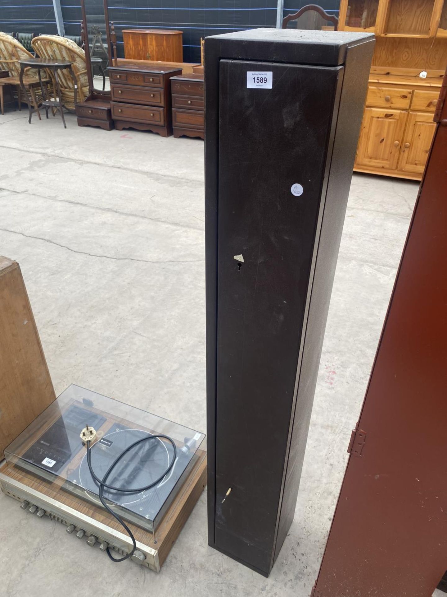 A METAL GUN CABINET WITH ONE KEY