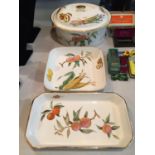 THREE PIECES OF ROYAL WORCESTER OVEN TO TABLEWARE TO INCLUDE LIDDED CASSEROLE DISH, TWO VEGETABLE