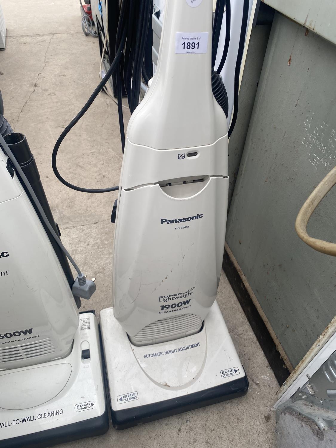 A WHITE PANASONIC LIGHTWEIGHT 1900W VACUUM CLEANER AND A FURTHER PANASONIC LIGHTWEIGHT 1600W - Image 3 of 3