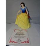 A ROYAL DOULTON DISNEYS SNOW WHITE FIGURINE 197/2000 IN ORIGINAL BOX WITH CERTIFICATE