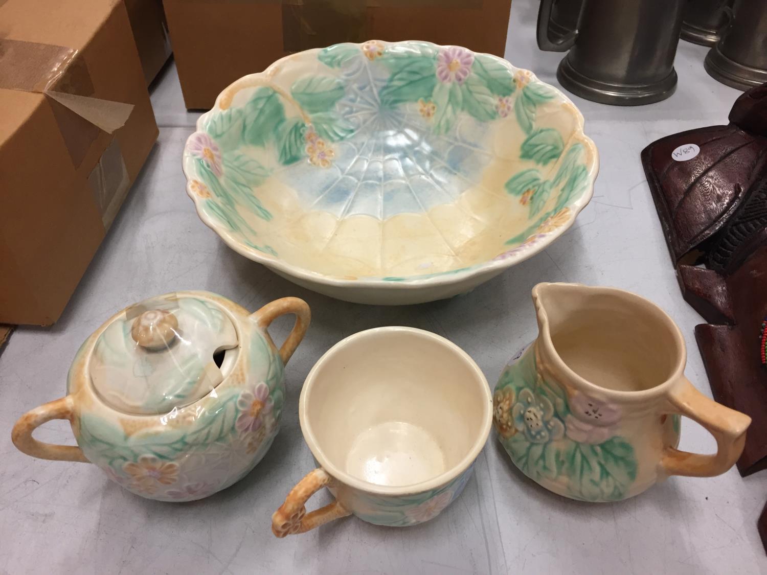FOUR PIECES OF AVON WARE TO INCLUDE A JUG AND A FRUIT BOWL