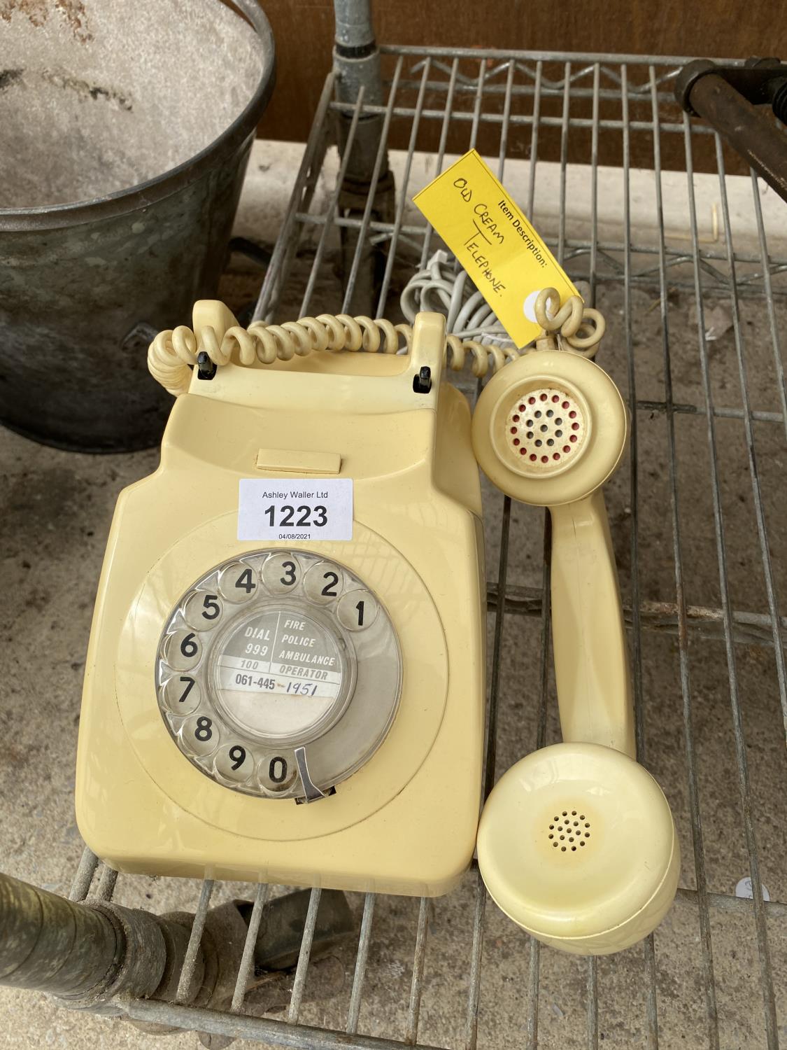 A RETRO CREAM TELEPHONE - Image 3 of 4