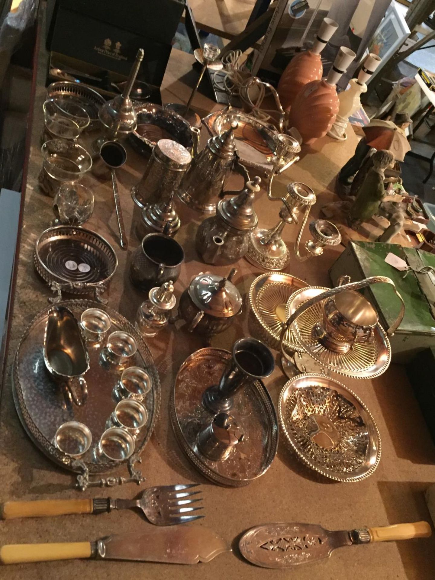 A LARGE COLLECTION OF SILVER PLATED ITEMS TO INCLUDE TEA POTS AND CANDLE HOLDERS