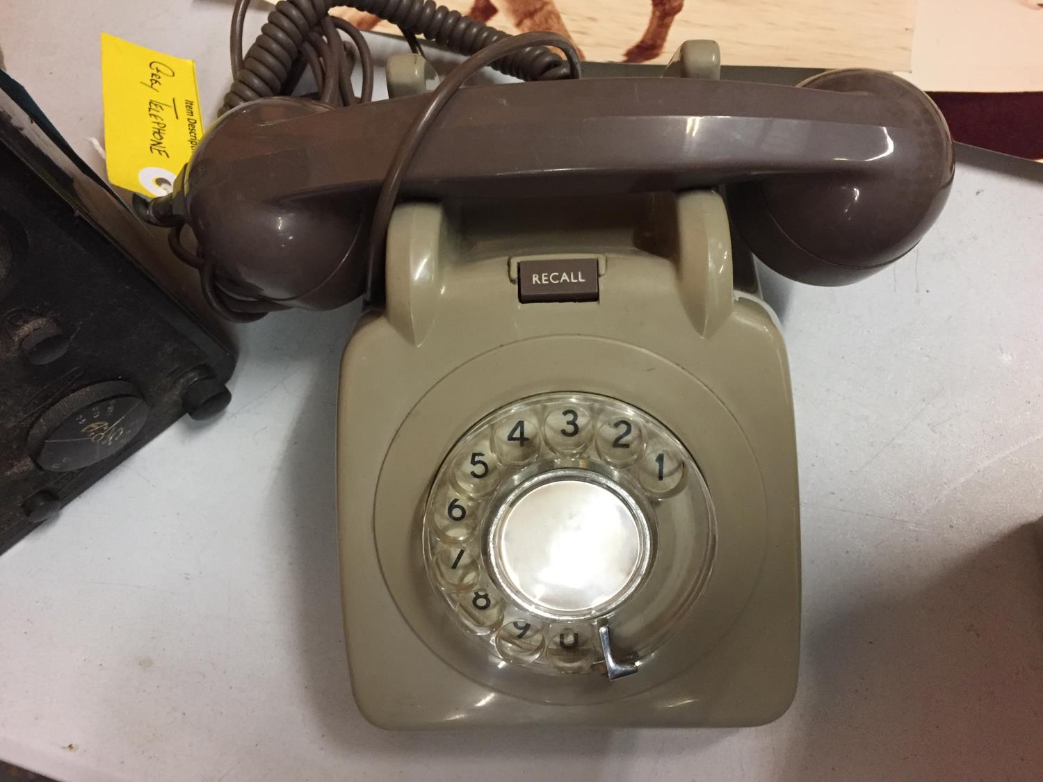 AN AVOMETER MODEL D AIR MINISTRY TEST METER TOGETHER WITH VINTAGE ROTARY TELEPHONE - Image 2 of 5