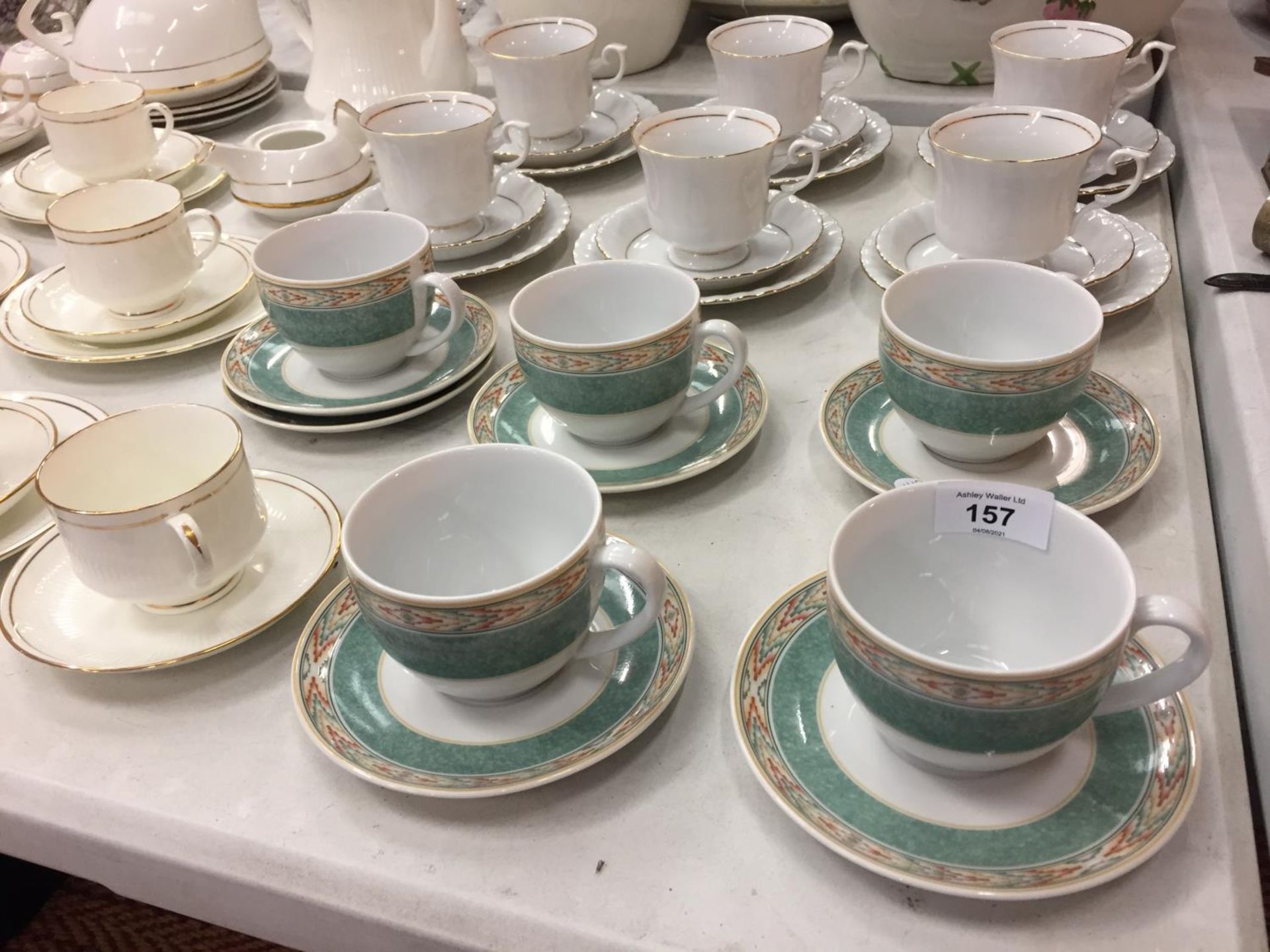 A LARGE COLLECTION OF VARIOUS TEA CUPS AND SAUCERS OF VARIOUS DESIGNS AND TWO TEAPOTS - Image 2 of 4