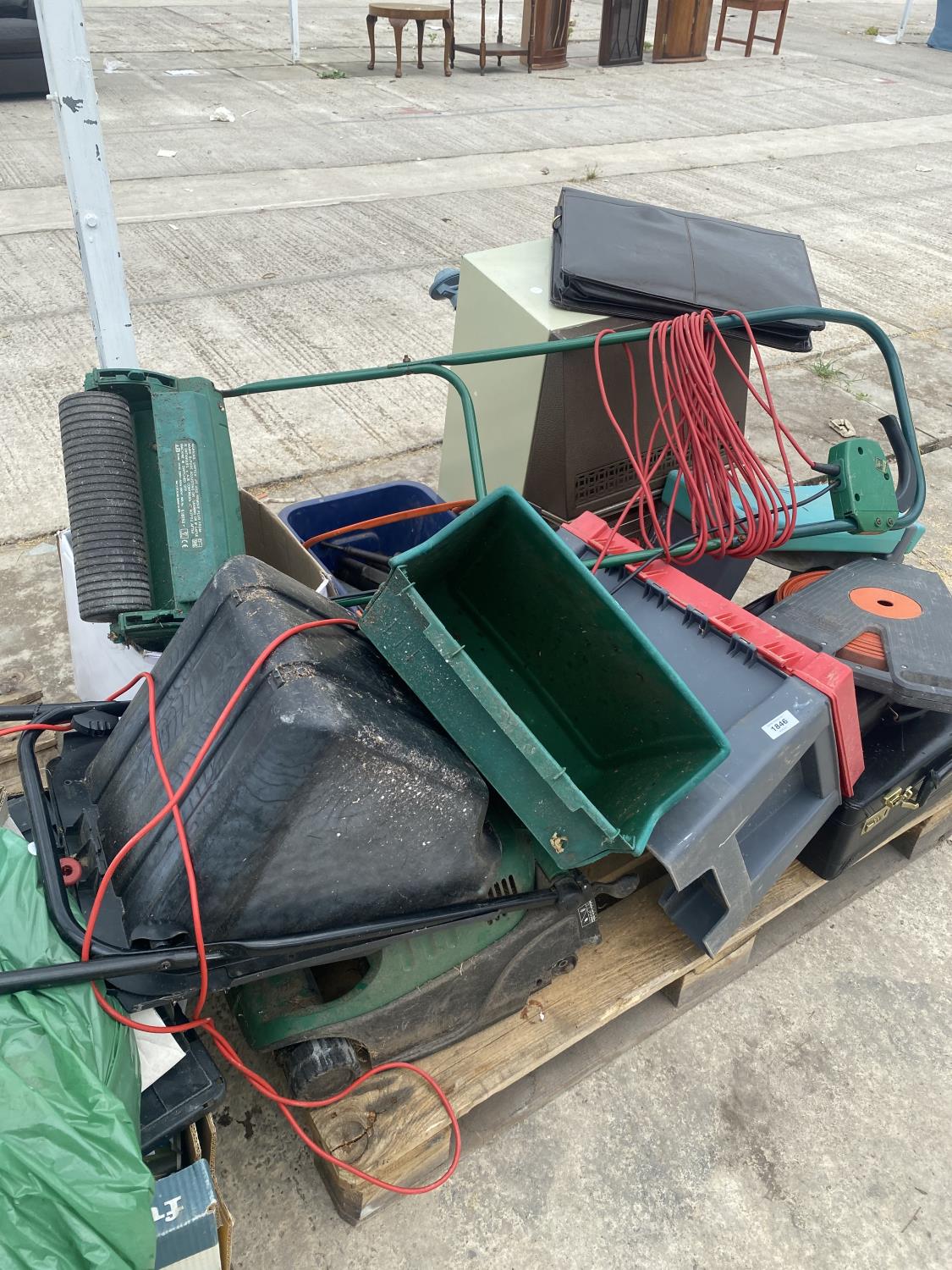 AN ASSORTMENT OF HOUSEHOLD CLEARANCE ITEMS TO INCLUDE A HEATER, MOWER AND GREASE GUNS ETC - Image 5 of 5