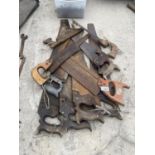 A QUANTITY OF VINTAGE WOODEN HANDLED SAWS