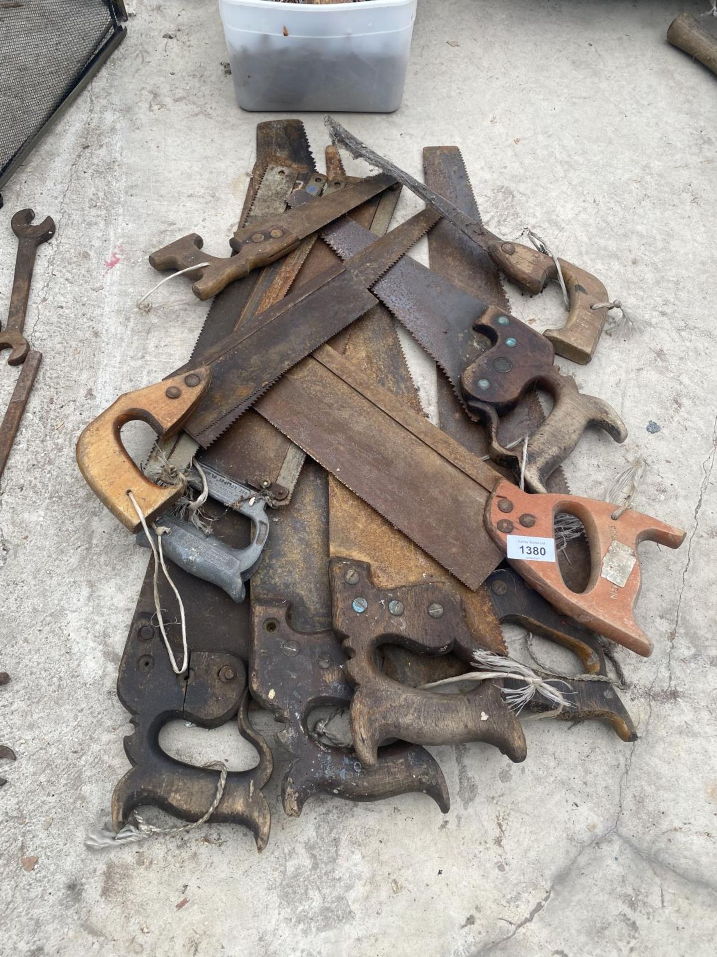 A QUANTITY OF VINTAGE WOODEN HANDLED SAWS