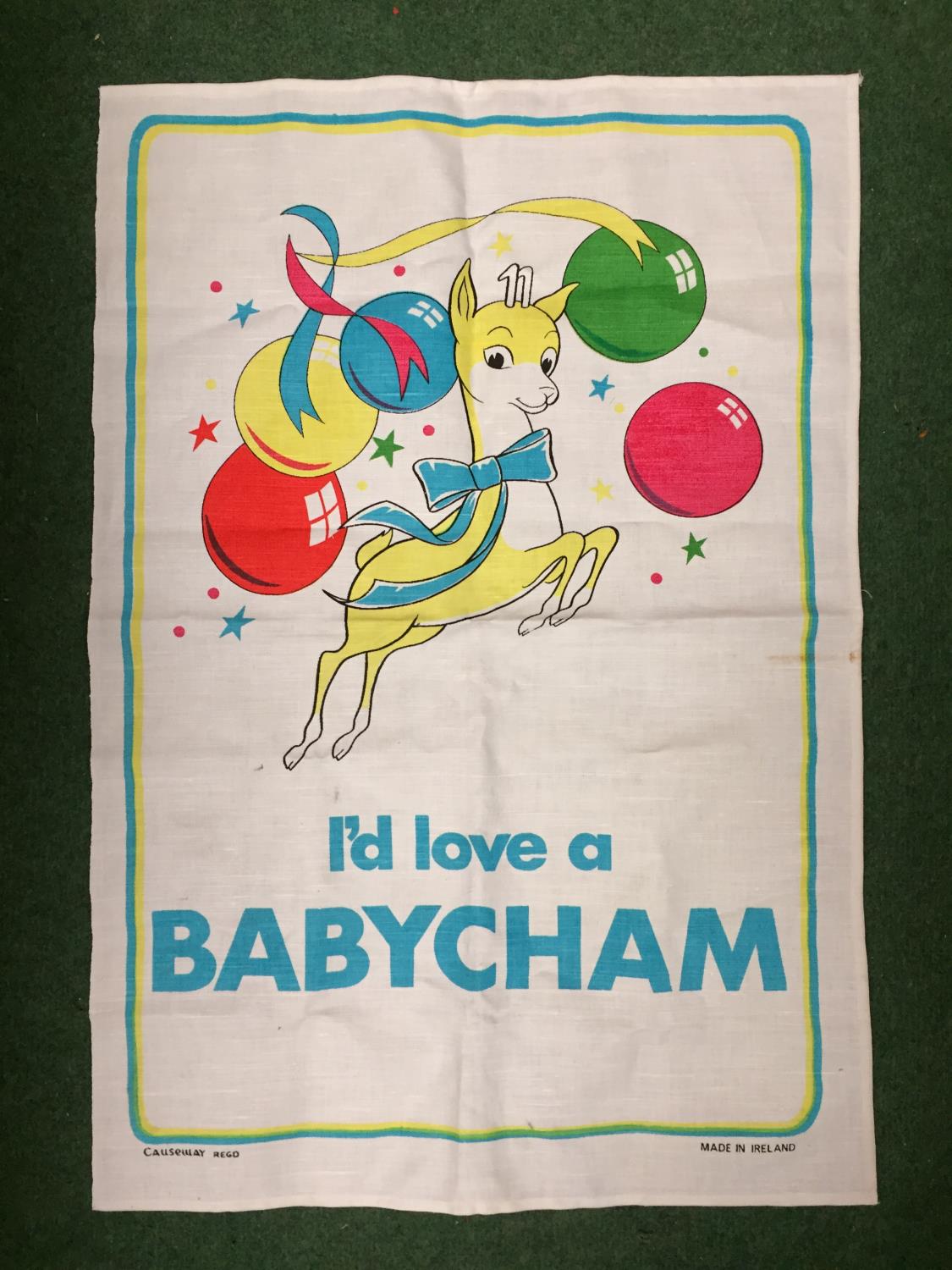 VINTAGE BABYCHAM COLLECTABLES TO INCLUDE TWENTY COUPE GLASSES, TWO TEA TOWELS, TWO LARGE DRIP MATS - Image 4 of 5