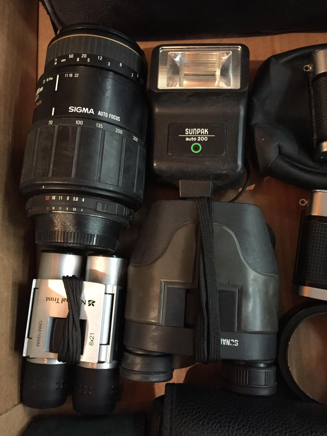 A SELECTION OF CAMERAS AND EQUIPMENT TO INCLUDE TWO OLYMPUS TRIP 35 CAMERAS, LENSES, BINOCULARS ETC. - Image 3 of 3