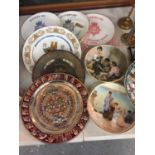 A SELECTION OF DECORATIVE PLATES TO INCLUDE AYNSLEY ROYAL