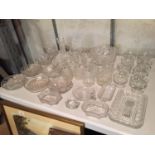 A LARGE COLLECTION OF VINTAGE PRESSED GLASS TO INCLUDE BOWLS, JUGS, SUNDAE DISHES, TRAYS ETC.