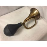 A BRASS VINTAGE STYLE TAXI HORN