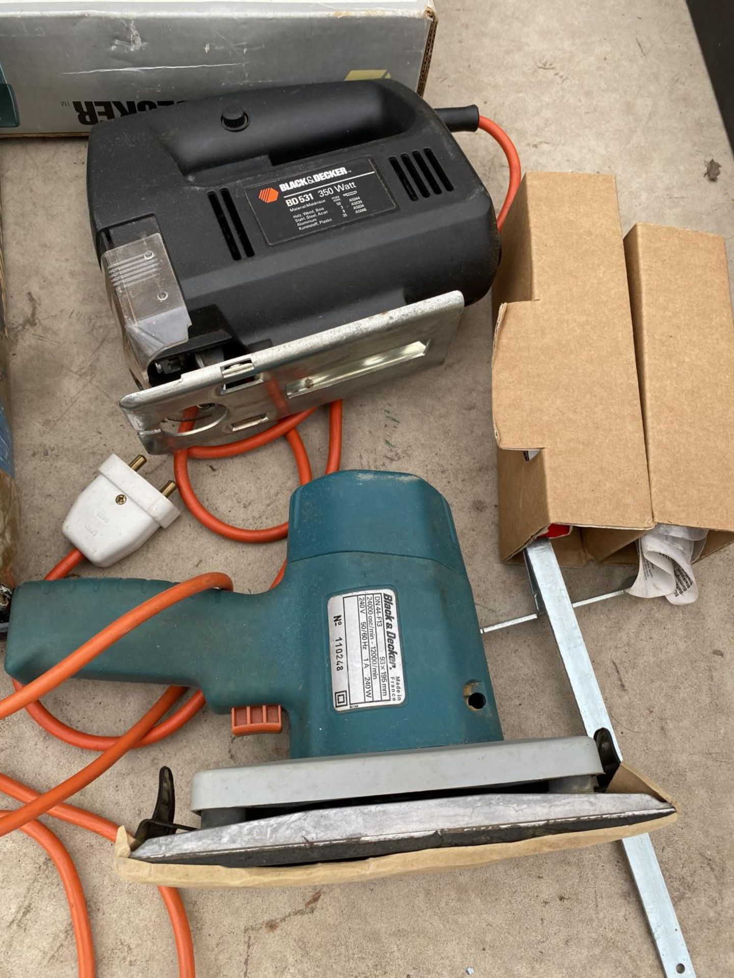 A BLACK AND DECKER SANDER AND A BLACK AND DECKER JIGSAW - Image 2 of 3