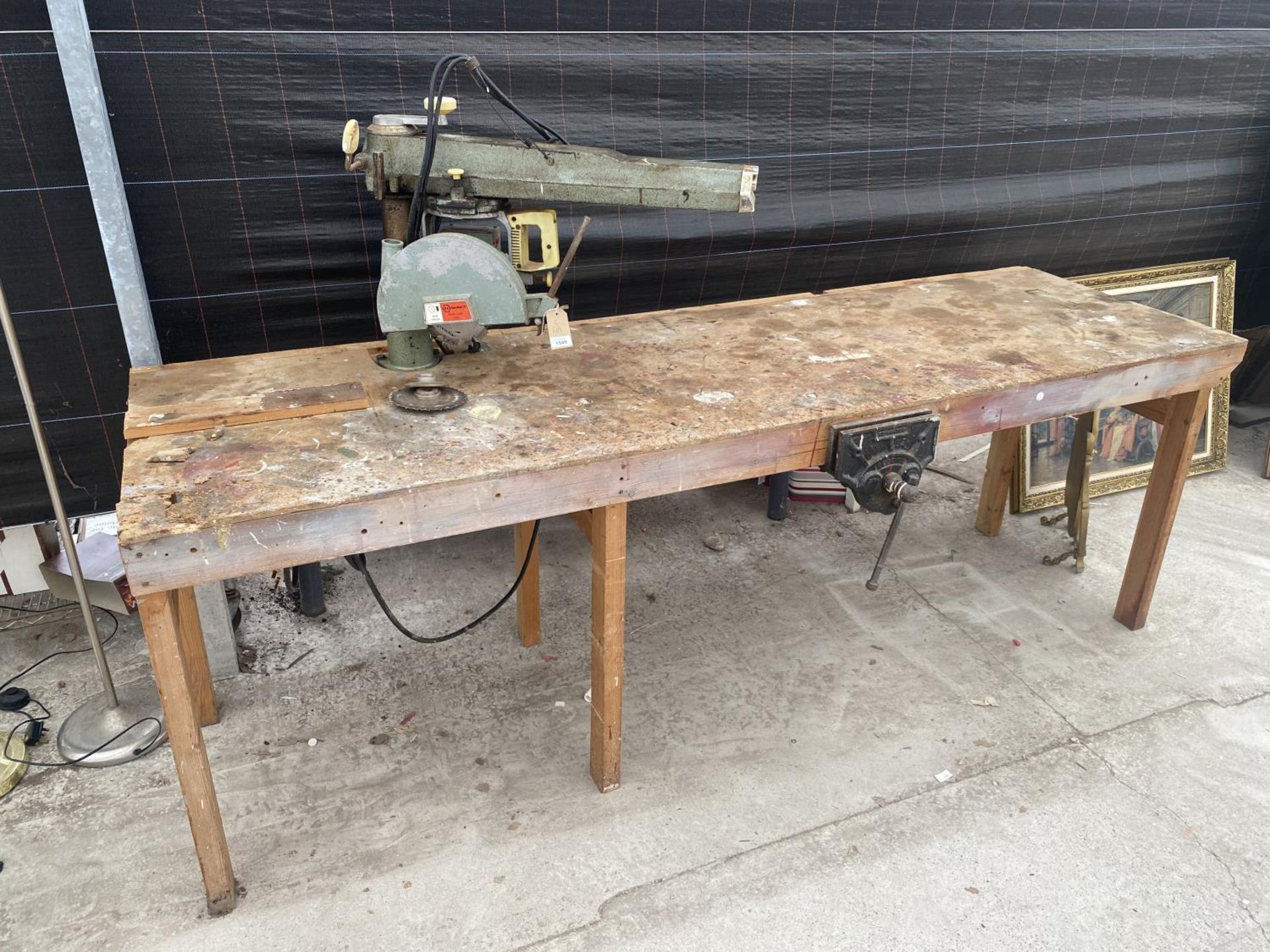 A LARGE INDUSTRIAL HEAVY DUTY WORK BENCH WITH RECORD BENCH VICE AND DEWALT CIRCULAR SAW