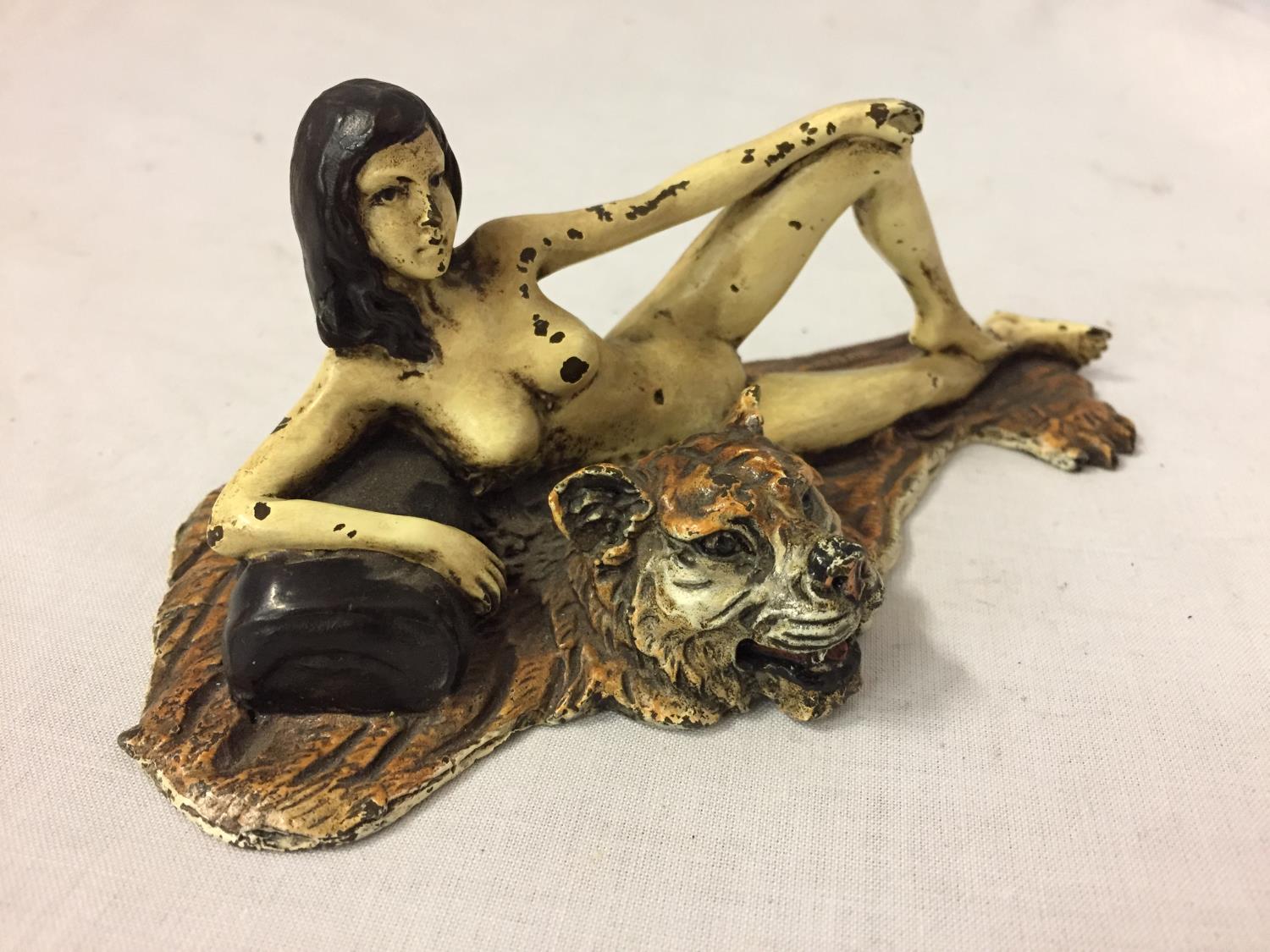 A COLD PAINTED BRONZE FIGURINE OF A NUDE LADY LYING ON A TIGER RUG - Image 3 of 4