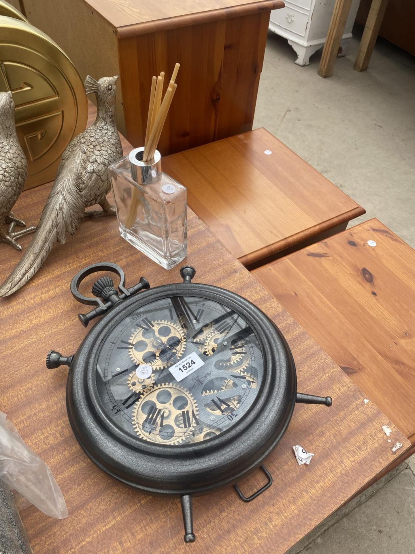 AN ASSORTMENT OF ITEMS TO INCLUDE A CLOCK IN THE FORM OF A POCKET WATCH, VASES AND A PAIR OF - Image 3 of 3
