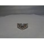 AN 18 CARAT WHITE GOLD RING IN A WISHBONE DESIGN WITH FIVE IN LINE DIAMONDS SIZE M/N