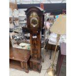 AN EARLY 20TH CENTURY OAK TEMPUS FUGIT GRANDMOTHER CLOCK WITH BARLEYTWIST COLUMN