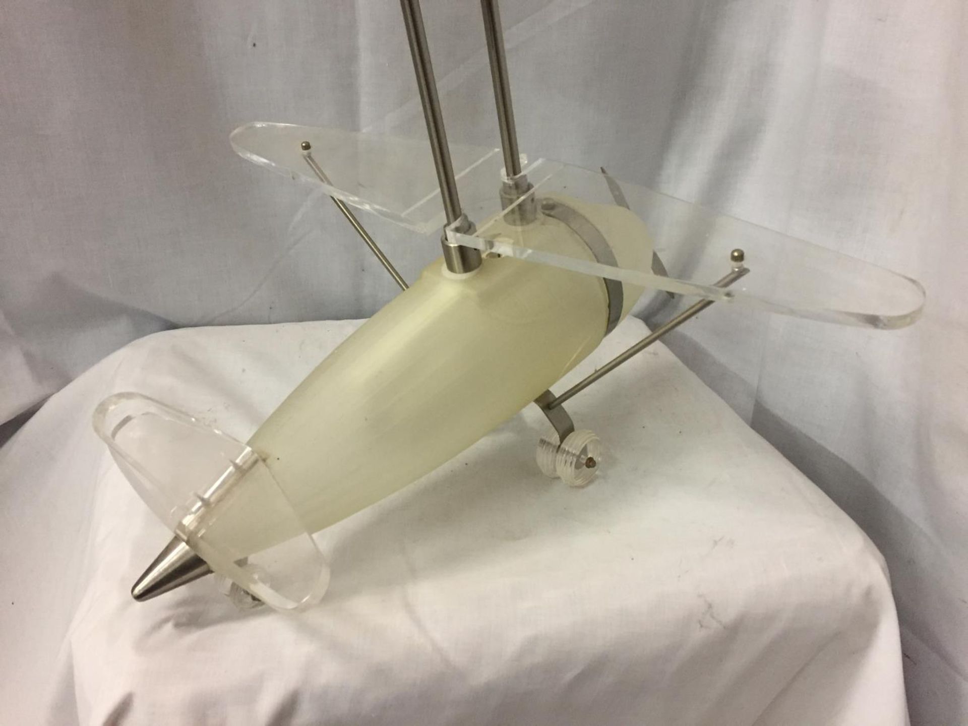 A VINTAGE OPAQUE GLASS DECO STYLE PLANE LIGHT (GLASS A/F) - Image 3 of 3