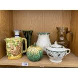 AN ASSORTMENT OF GREEN THEMED CERAMIC ITEMS TO INCLUDE A BIANCONI CEREMICHE 'METRO' VASE, A