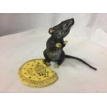 A COLD PAINTED BRONZE RAT FIGURINE EATING A BISCUIT H: 13CM