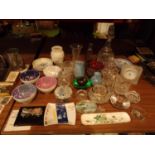 A SELECTION OF CERAMICS AND GLASSWARE TO INCLUDE A DECANTER AND SOME CAITHNESS GLASS