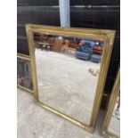 A LARGE DECORATIVE GILT FRAMED WALL MIRROR