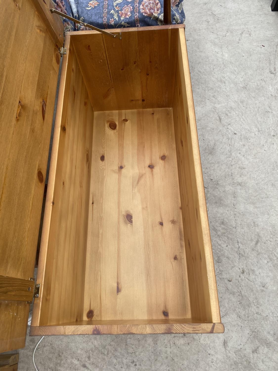 A MODERN PINE BLANKET CHEST, 36" WIDE - Image 3 of 4
