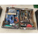 AN ASSORTMENT OF HANDTOOLS AND HARDWARE TO INCLUDE CHISELS, A POWER CRAFT SANDER AND SCREWS ETC