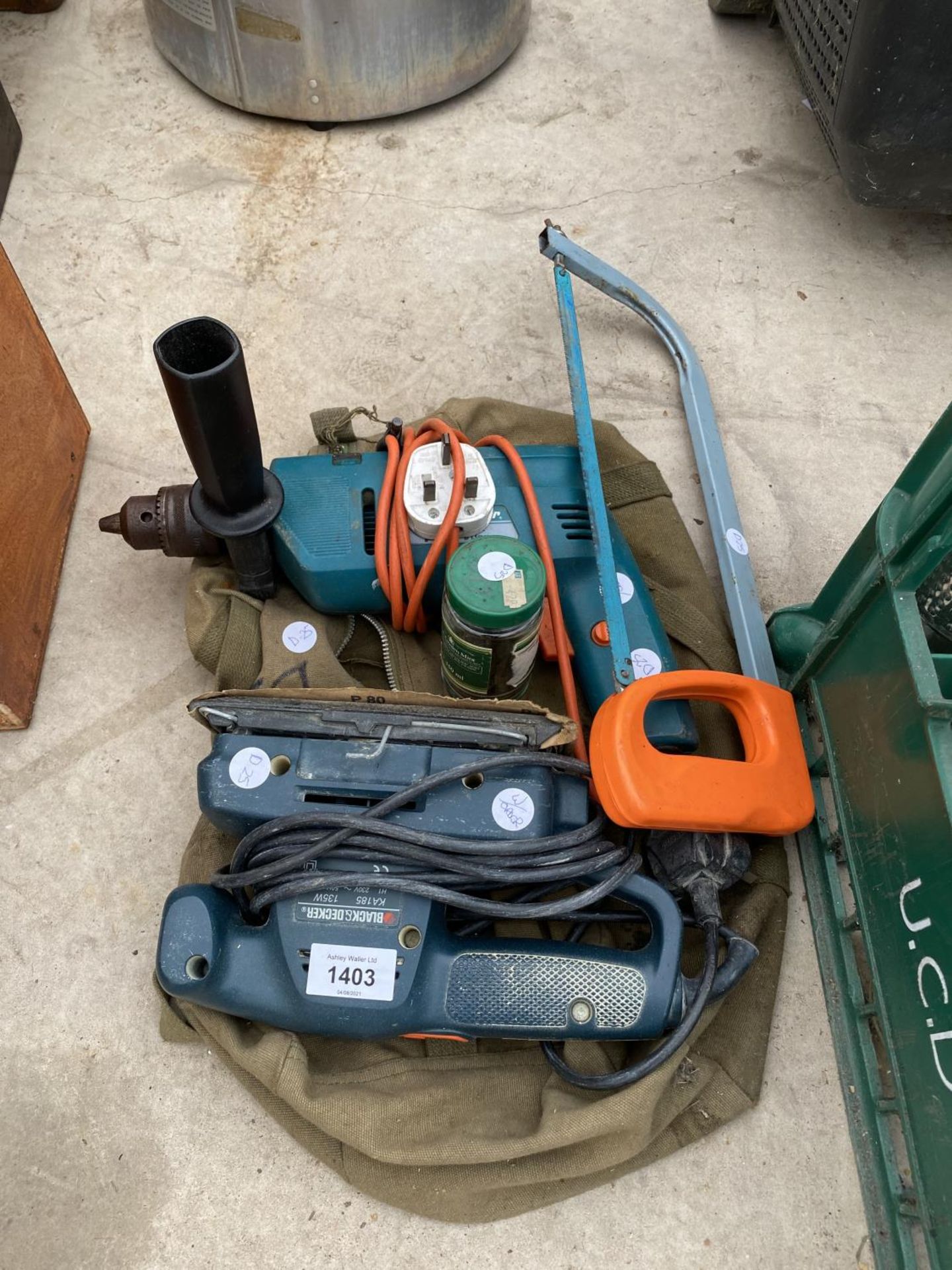 A BLACK AND DECKER SANDER, A BLACK AND DECKER DRILL BOTH BELIEVED WORKING ORDER BUT NO WARRANTY