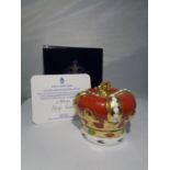 A ROYAL CROWN DERBY 'GOLDEN JUBILEE HERALDIC CROWN' WITH ORIGINAL BOX AND CERTIFICATE 493/950