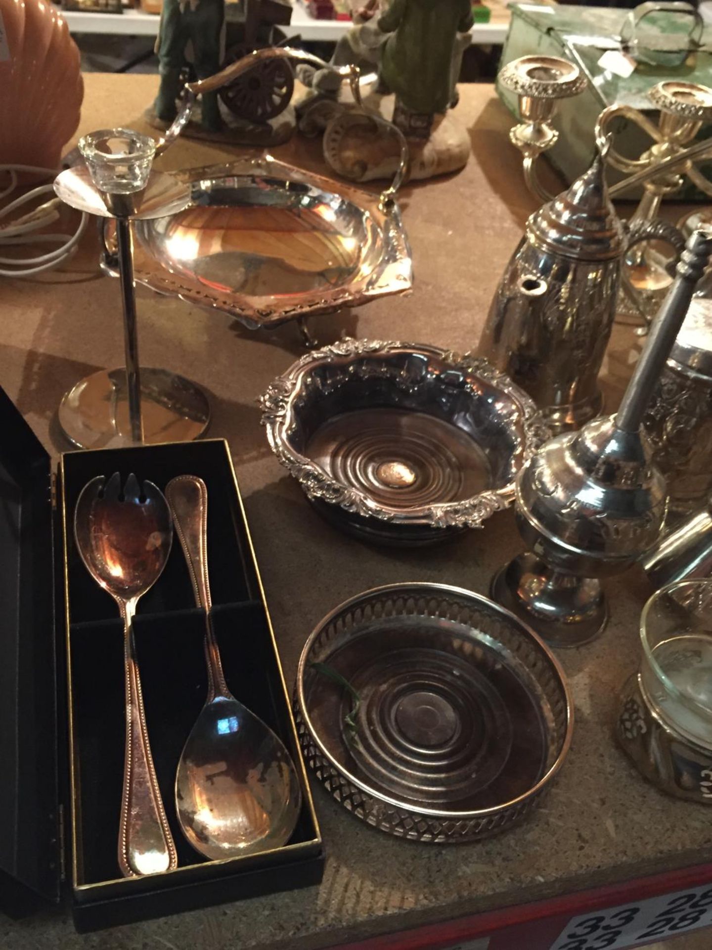 A LARGE COLLECTION OF SILVER PLATED ITEMS TO INCLUDE TEA POTS AND CANDLE HOLDERS - Image 2 of 9