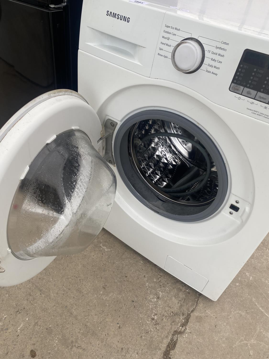 A WHITE SAMSUNG WASHING MACHINE BELIEVED IN WORKING ORDER BUT NO WARRANTY - Image 3 of 3