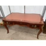 A CONTINENTAL REPRODUCTION BUREAU PLAT DESK WITH THREE FRIEZE DRAWERS, INSET LEATHER TOP AND BRASS