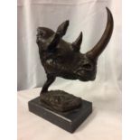 A LARGE BRONZE RHINO BUST ON A MARBLE BASE H:32CM