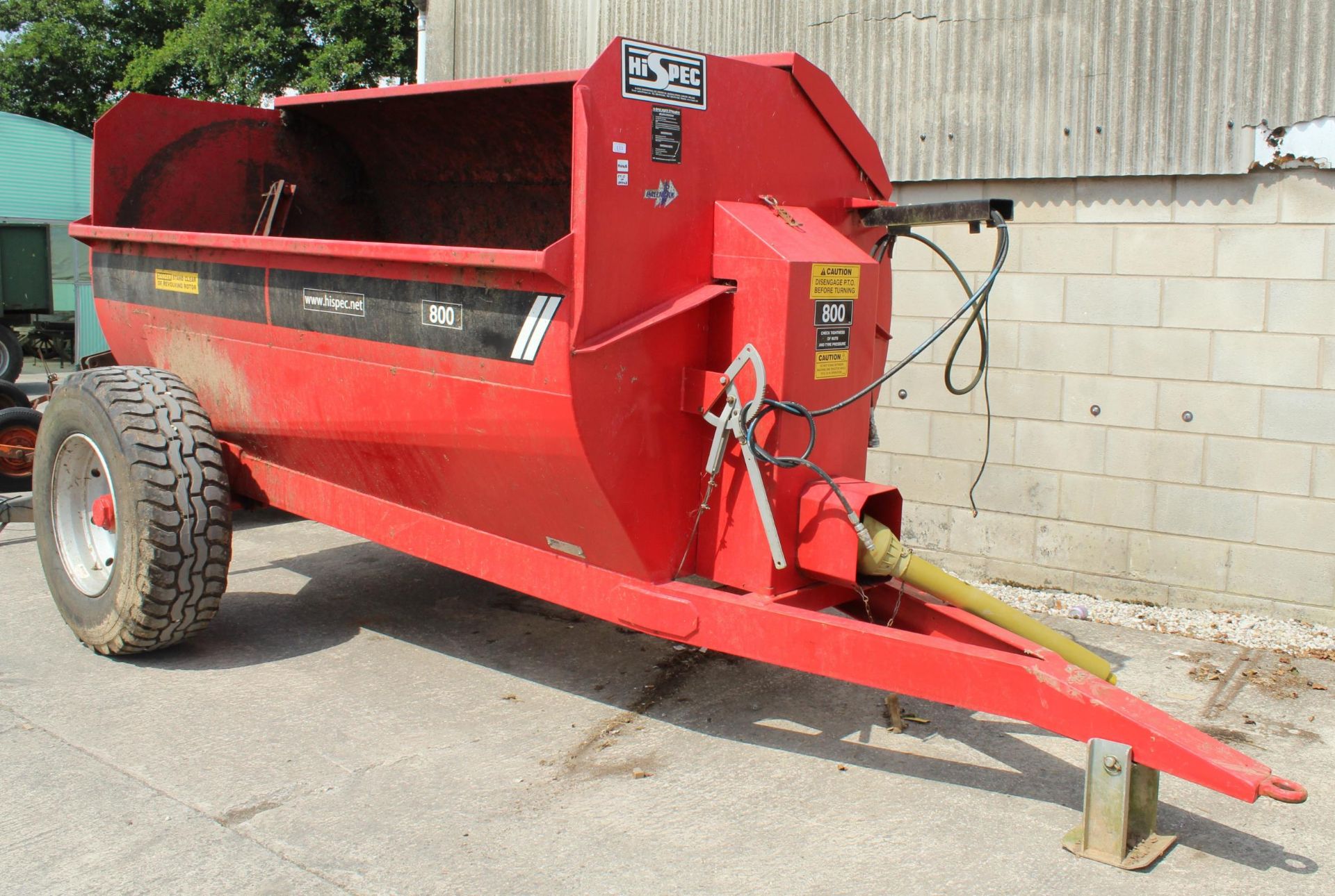 HI SPEC 800 MANURE SPREADER 2005 - 8 CUBIC METERS -VERY LITTLE USED PTO TO BE COLLECTED FROM THE PAY