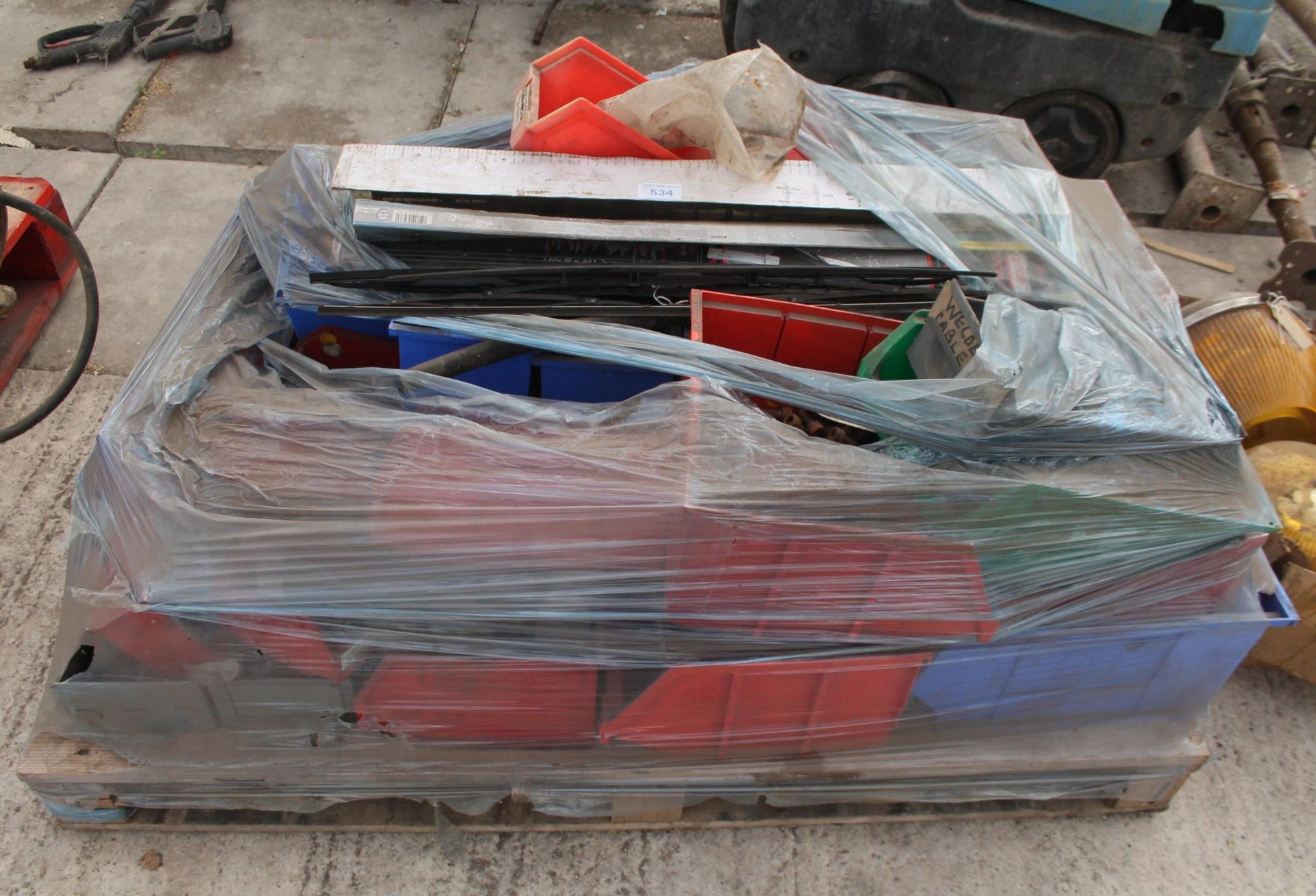 A PALLET FULL OF PLASTIC LIN BINS ALL COMPLETE WITH NUTS , BOLTS AND FURTHER HARDWARE
