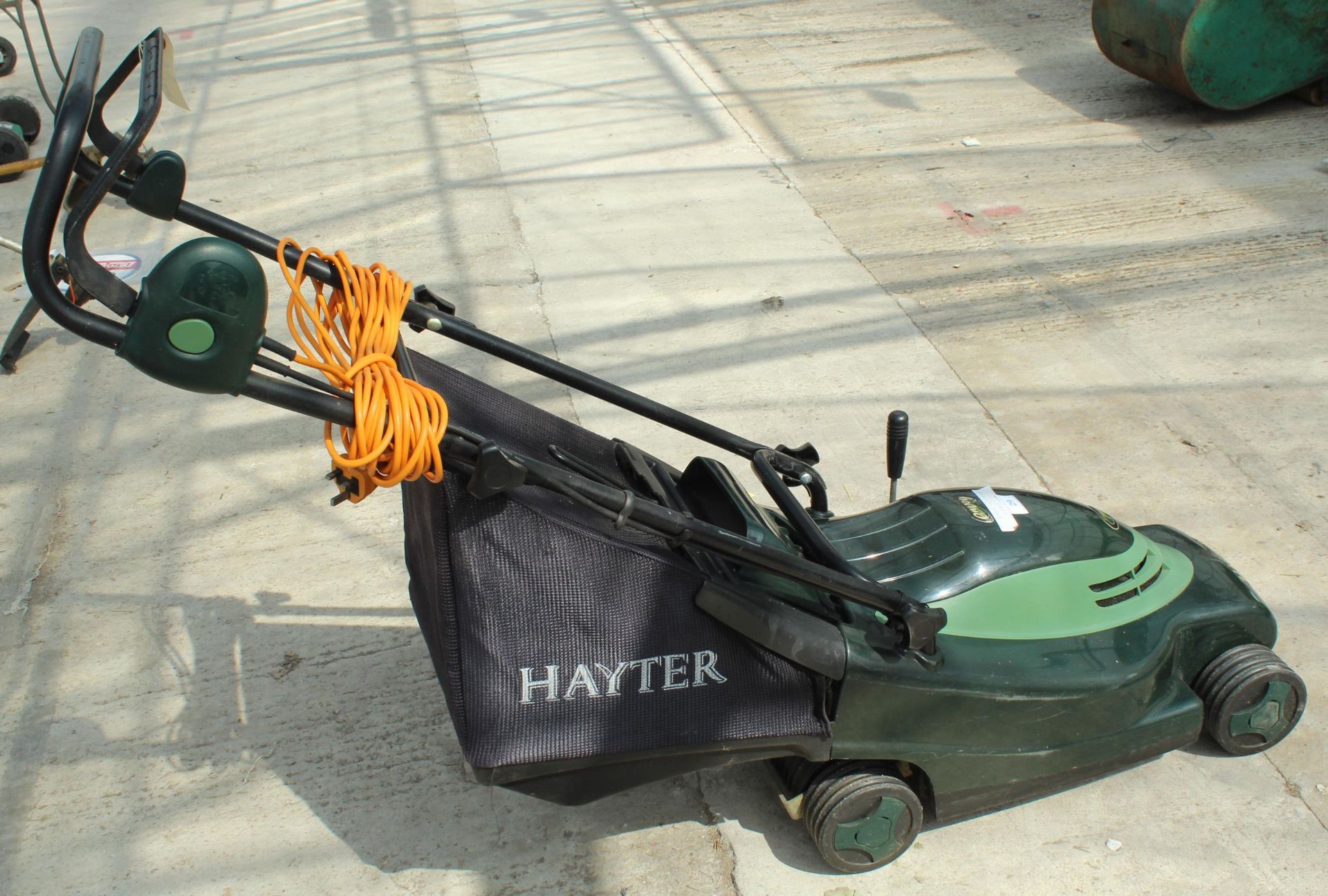 HAYTER ELECTRIC ROLLER MOWER WITH GRASS BAG NO VAT - Image 2 of 2