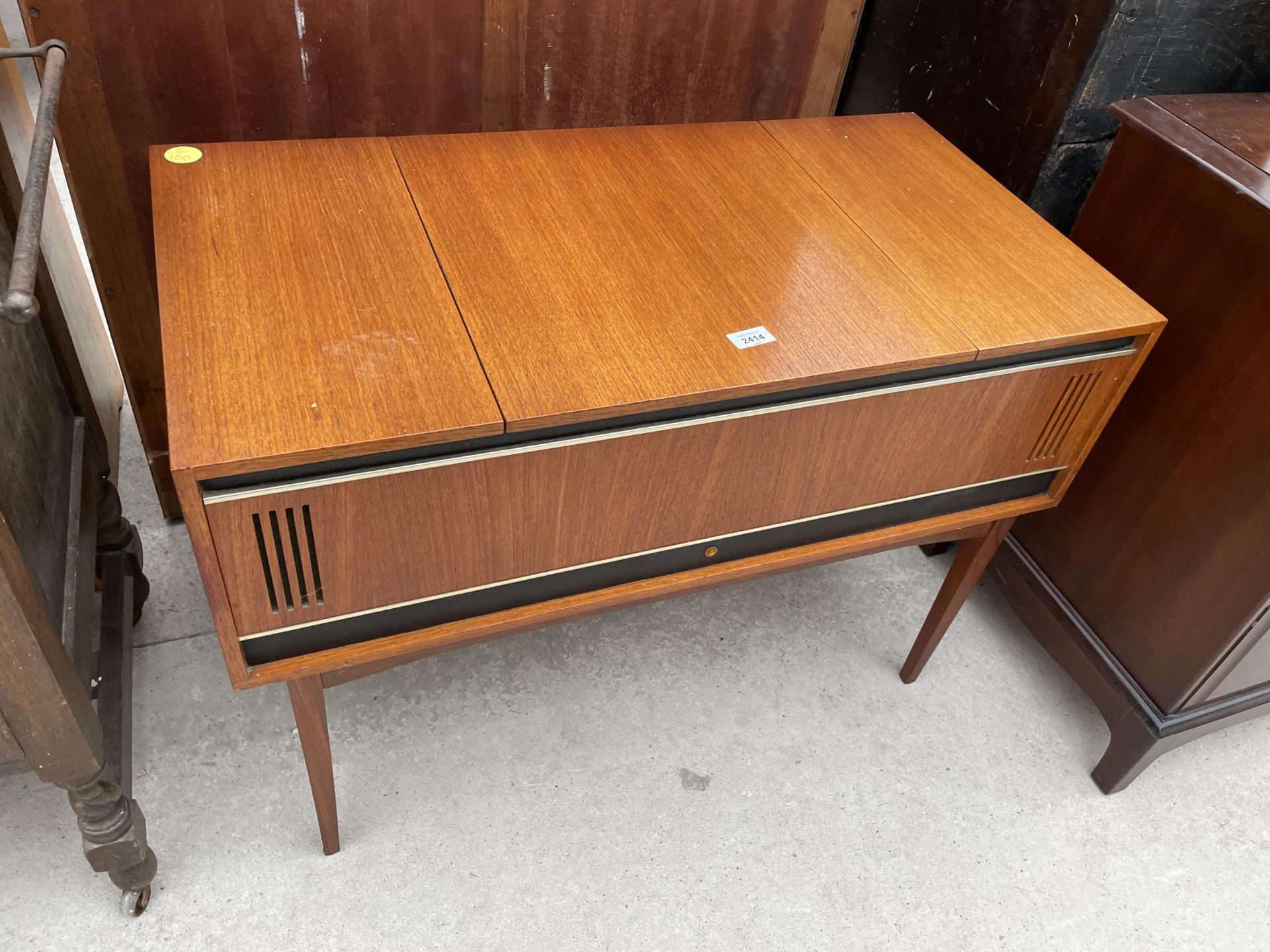 A PHILIPS RADIOGRAM - Image 4 of 4