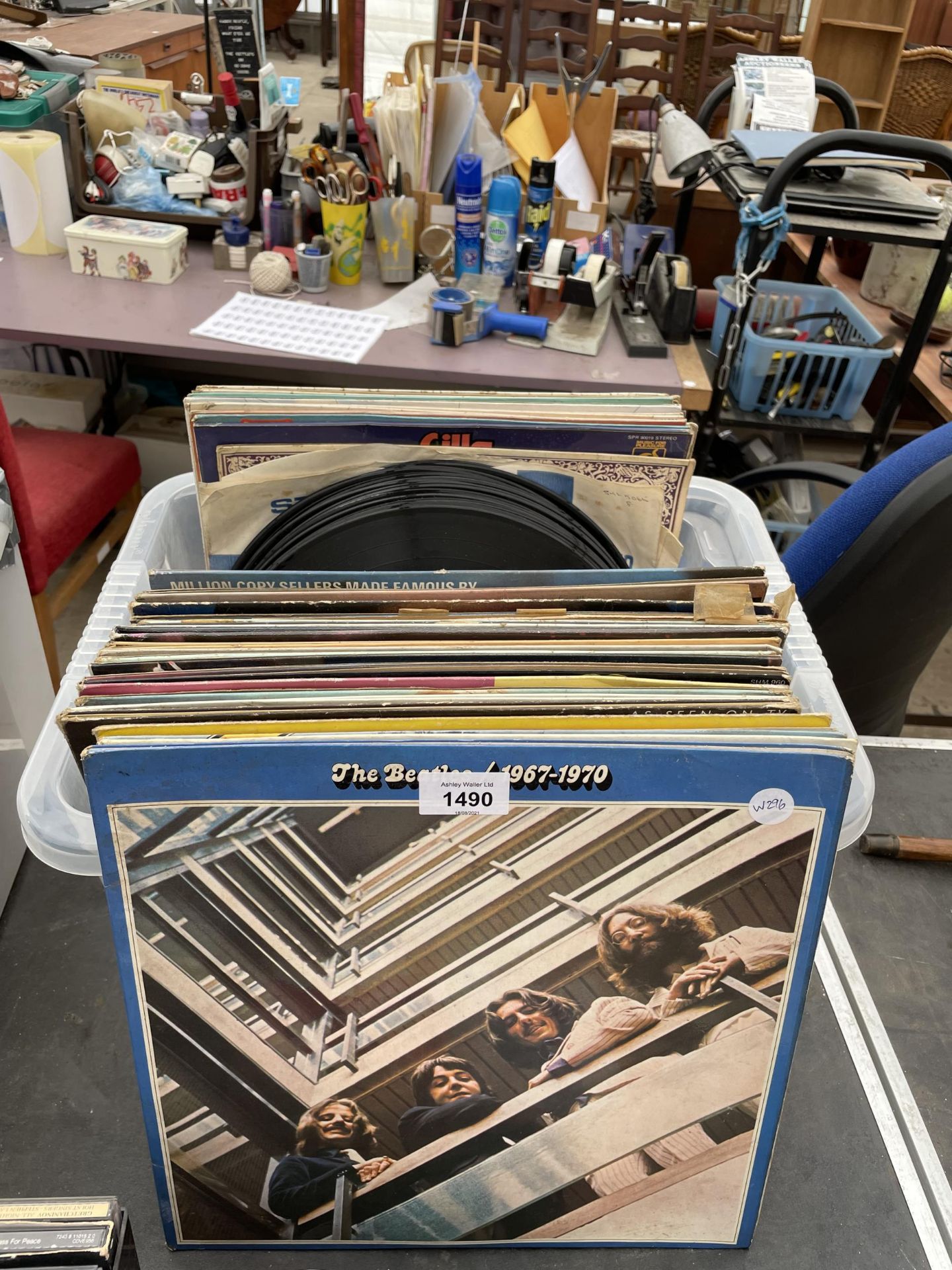 AN ASSORTMENT OF VINTAGE LP RECORDS