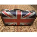 A UNION JACK THEMED SMALL TRAVEL CASE 44CM X 24.5CM X 12.5CM