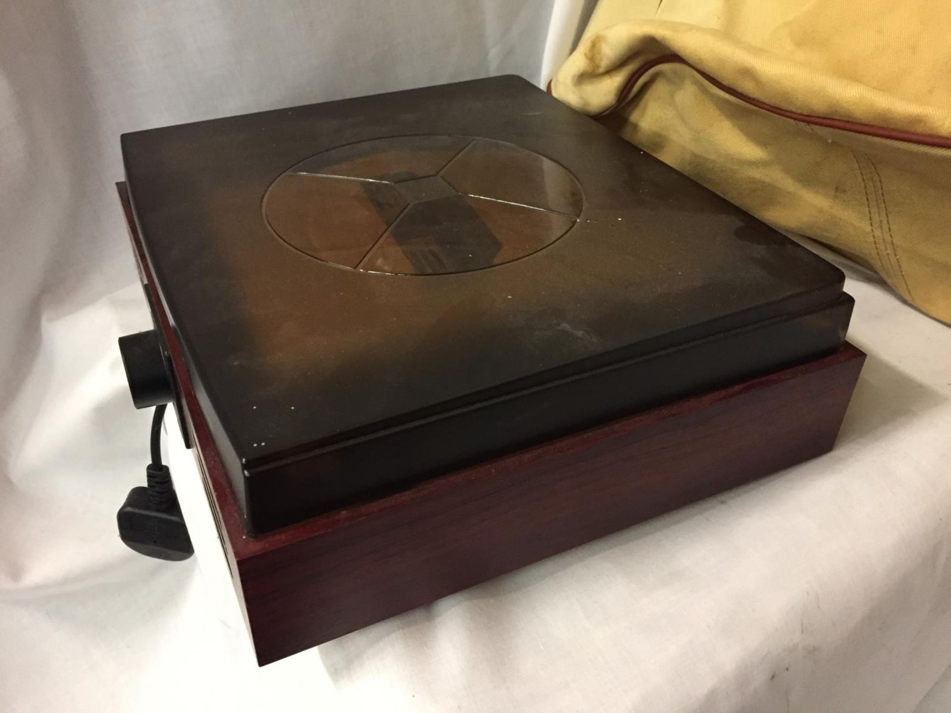 AN JDW RECORD PLAYER - Image 3 of 4