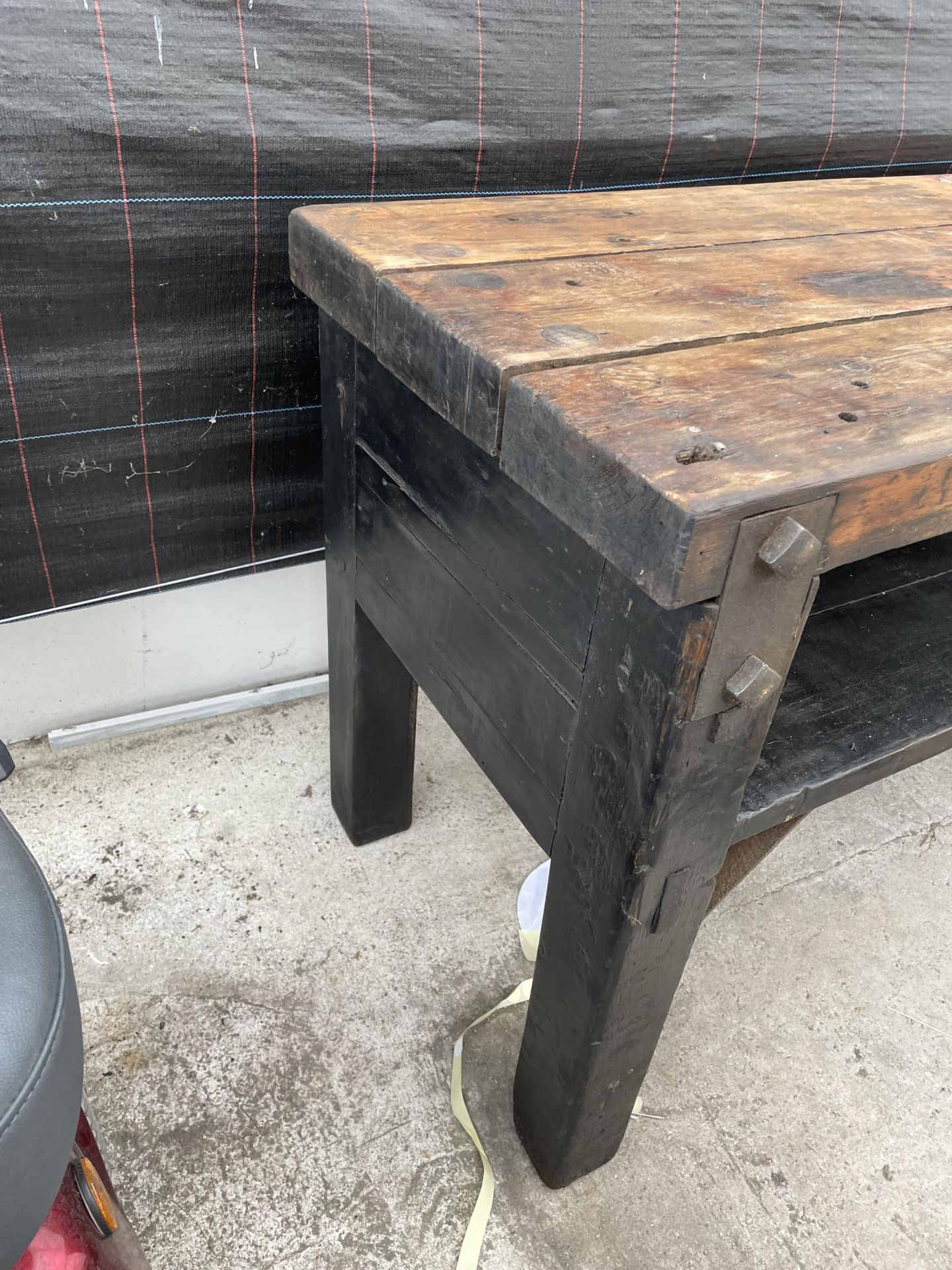 A VINTAGE HEAVY DUTY WORK BENCH WITH LOWER SHELF - Image 2 of 4