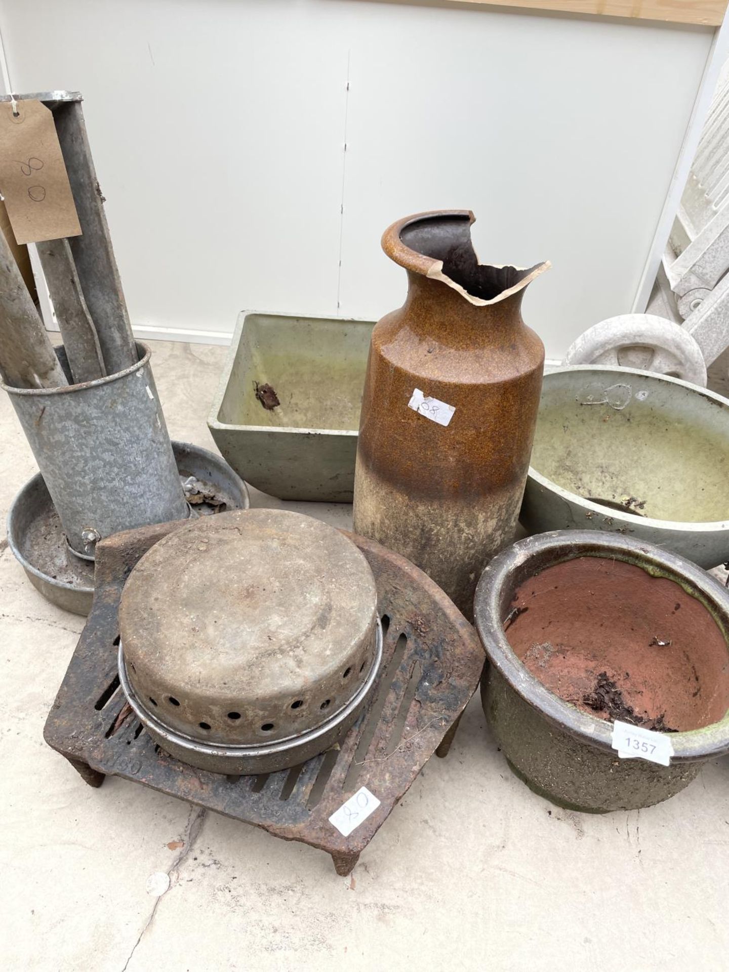 AN ASSORTMENT OF ITEMS TO INCLUDE PLANTERS, A FIRE GRATE AND GALVANISED CHICKEN FEEDERS ETC - Image 3 of 4