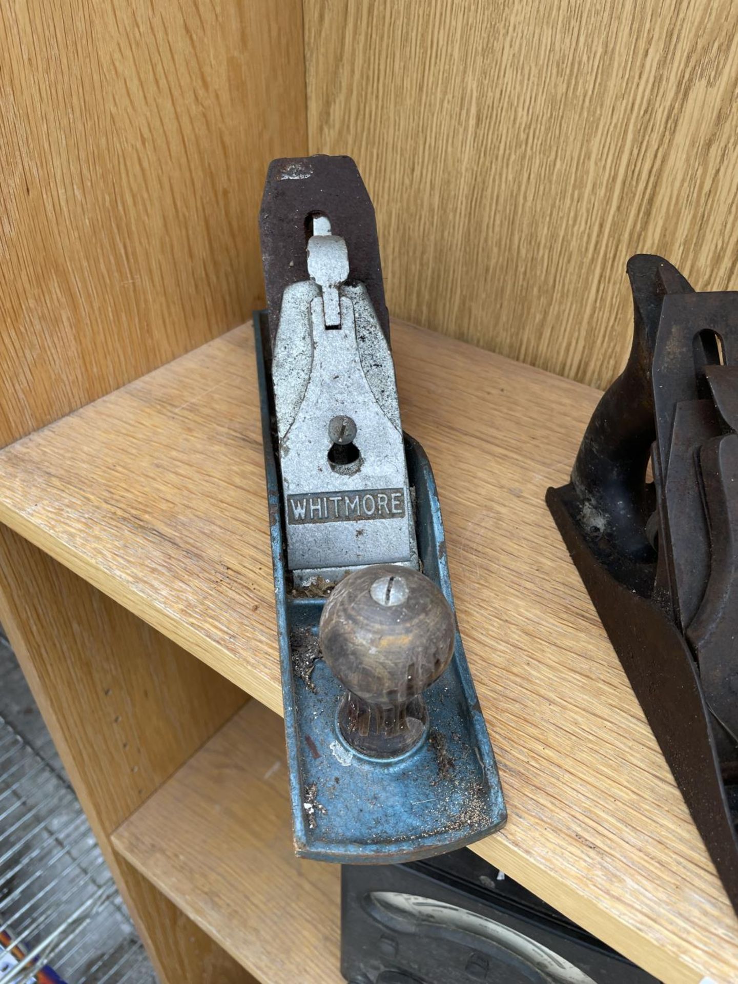 THREE VINTAGE WOOD PLANES TO INCLUDE A WHITMORE AND A STANLEY NO.4 - Image 2 of 4