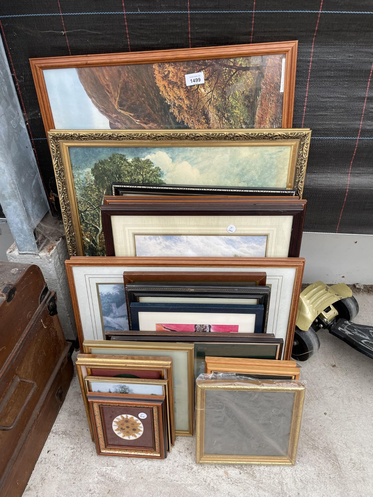 A LARGE QUANTITY OF FRAMED PRINTS AND PICTURES