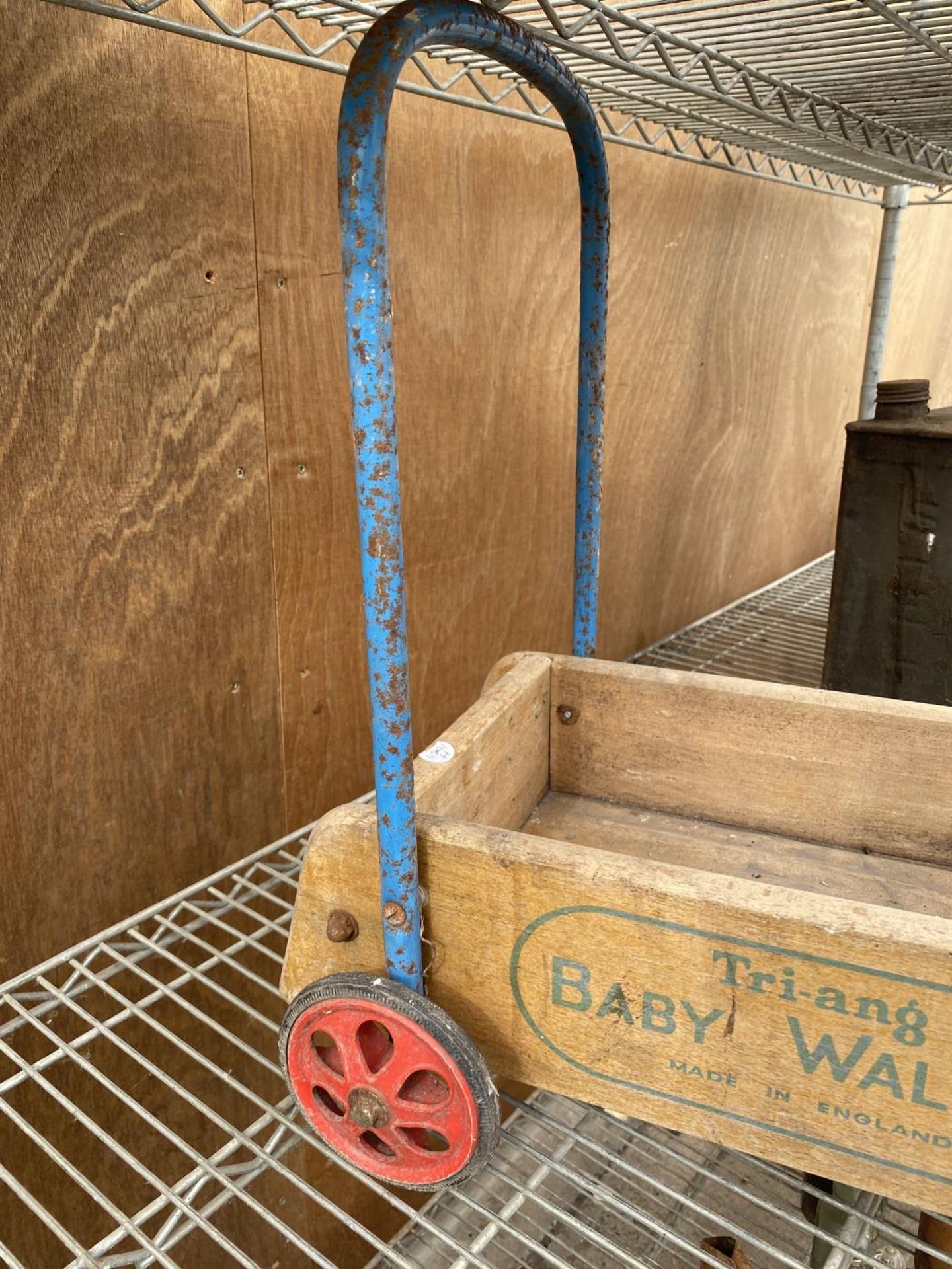 A VINTAGE CHILDRENS PUSH ALONG CART - Image 3 of 3